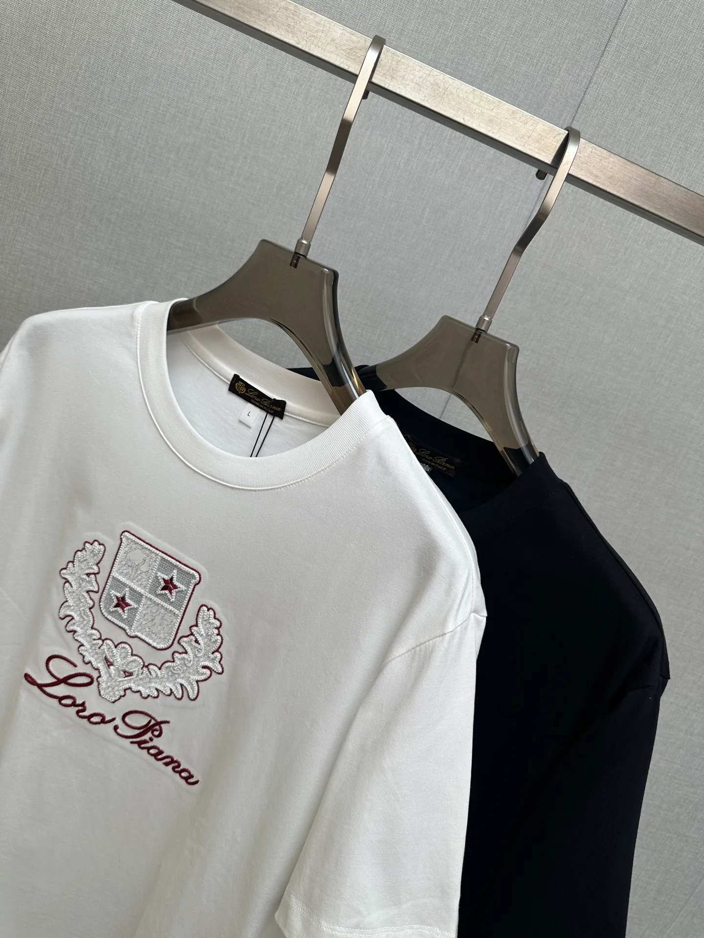 LP ss The highest version of New Arrival for spring and summer. The latest New Arrival short-sleeved round neck T-shirt at the first counter. Premium customized design. Avant-garde and fashionable! Soft to the touch. Comfortable to wear. Exquisite counter-level stitching. Exquisite workmanship. The upper body effect is incomparably handsome! A must-have item for a stylish man! Sizes M—3XL
